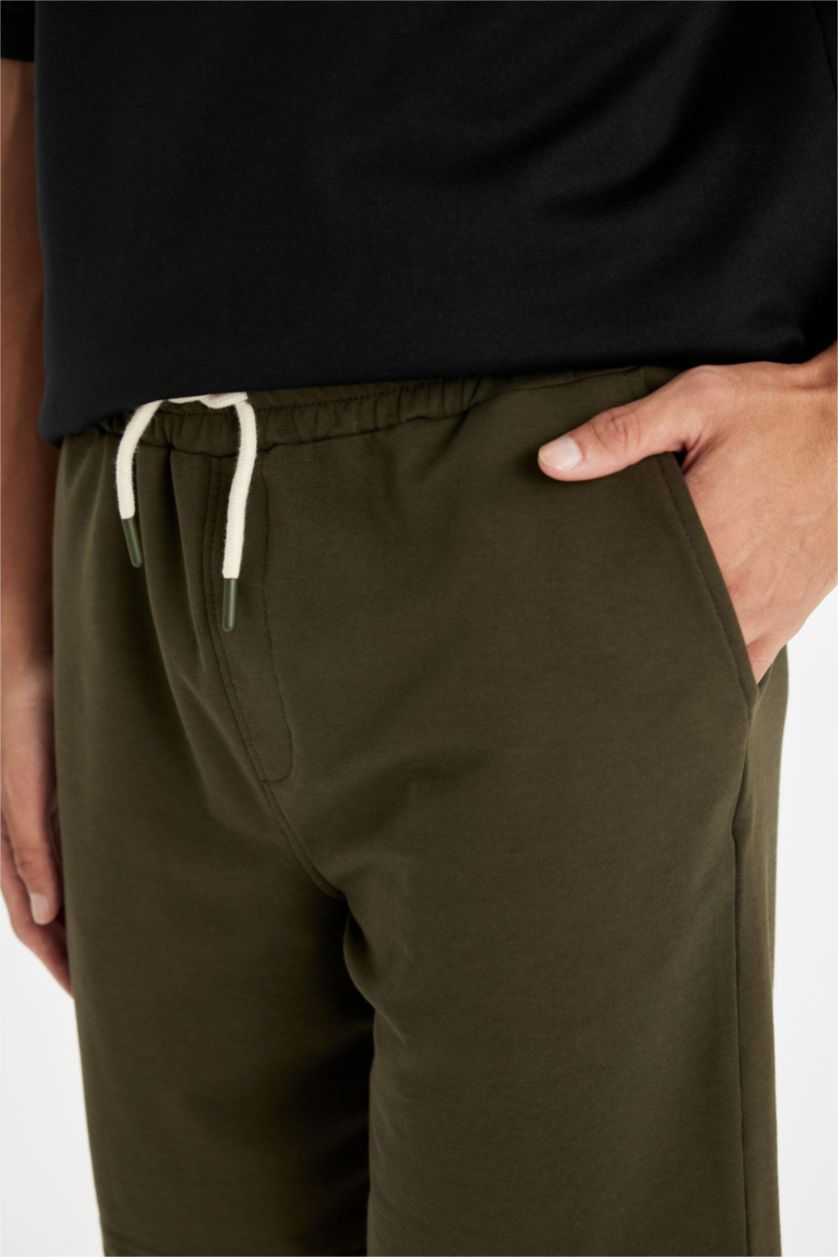 رجال كاكي داكن شورت قصة عادية