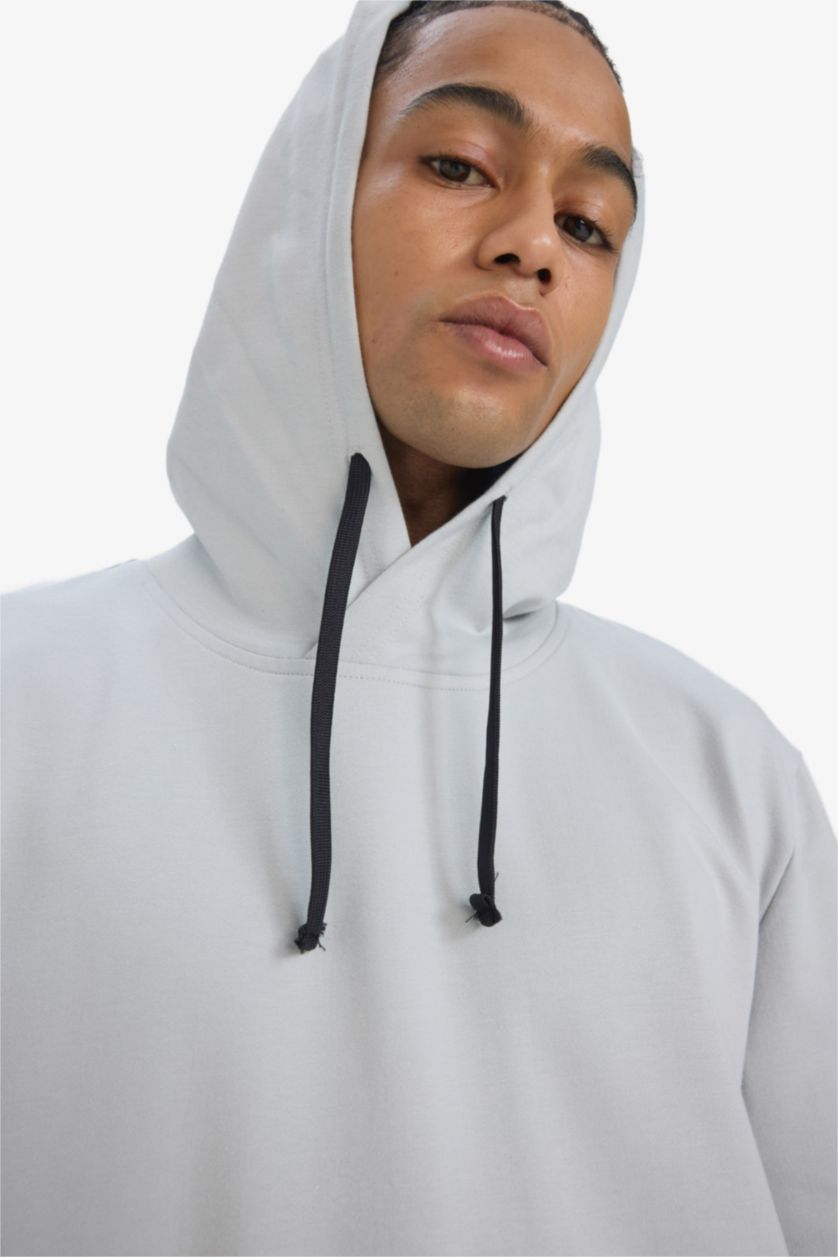 Erkek Açık Gri Standart Fit Kapüşonlu Baskılı Sporcu Kısa Kollu Tişört