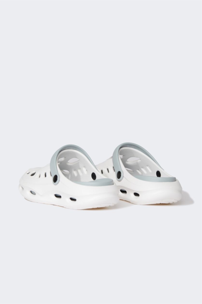 Man White Man Flat Sole Sandals