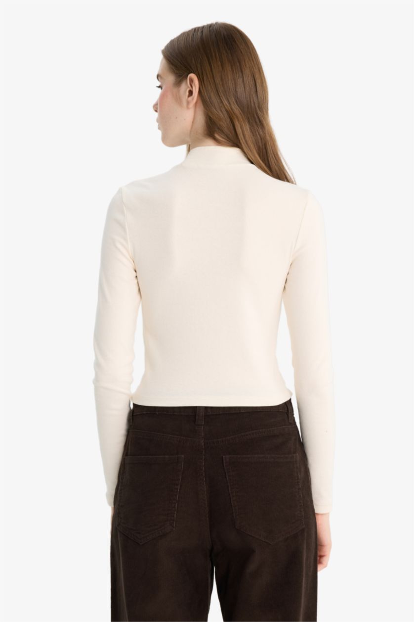 Kadın Kırık Beyaz Fitted Vücuda Oturan Yarım Balıkçı Yaka Modal Basic Düz Uzun Kollu Tişört