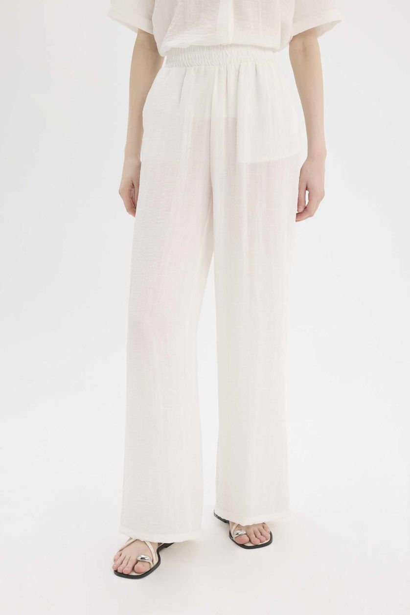 Woman White Wide Leg Normal Waist Standard Length Trousers