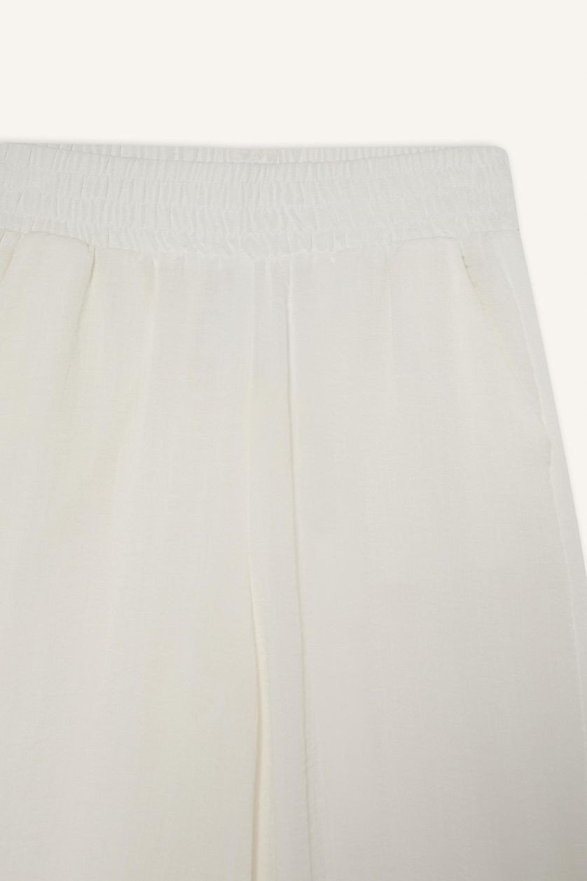 Woman White Wide Leg Normal Waist Standard Length Trousers