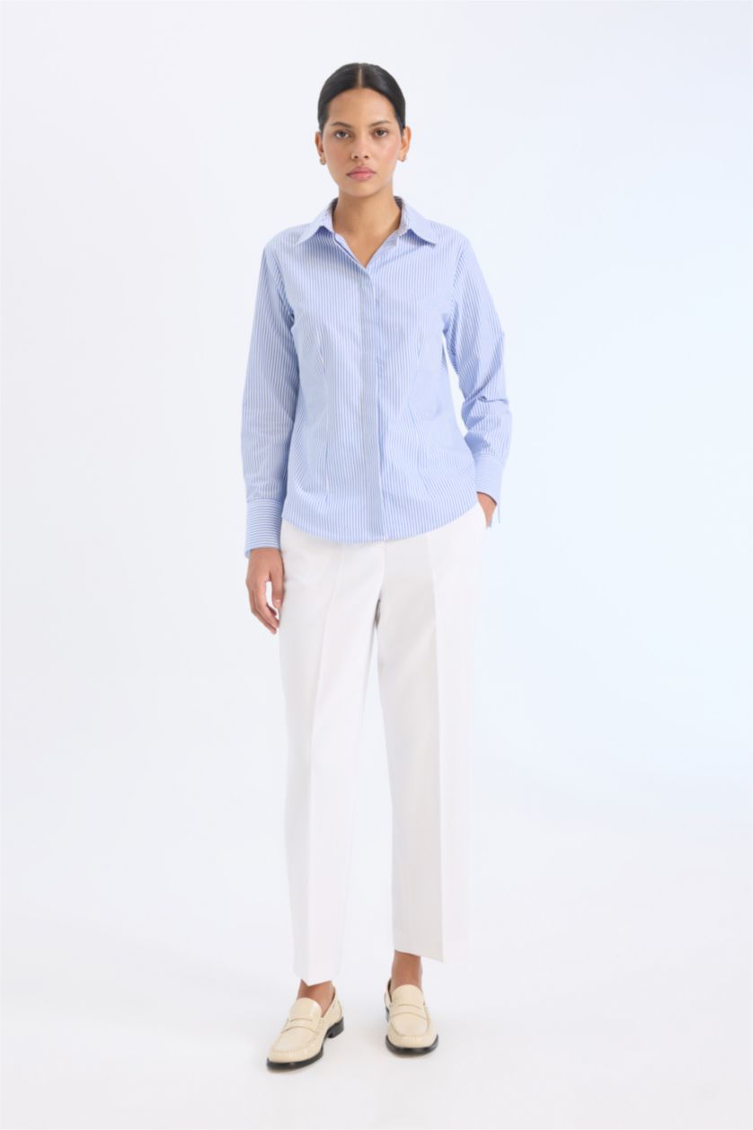 Woman White Straight Fit Regular Hem Double Pocket Crepe Trousers