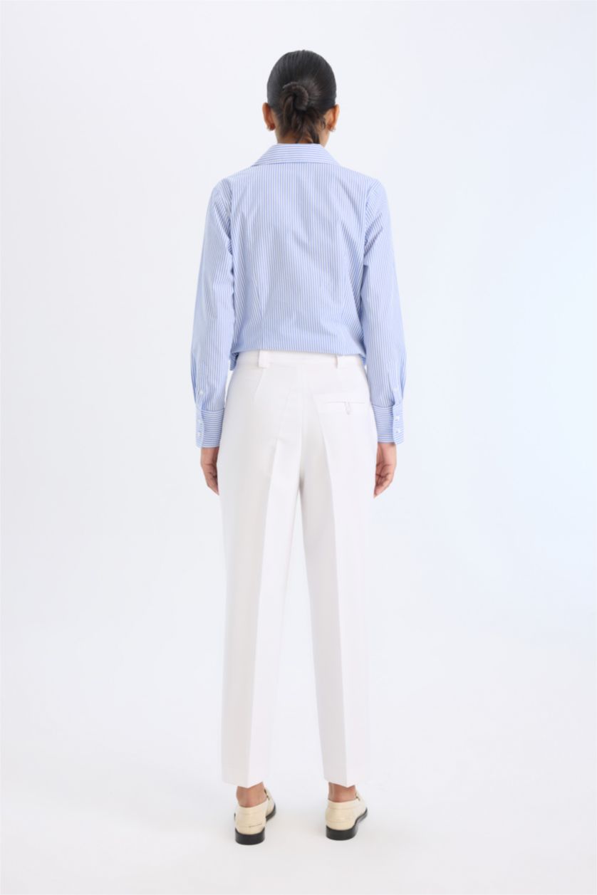 Woman White Straight Fit Regular Hem Double Pocket Crepe Trousers