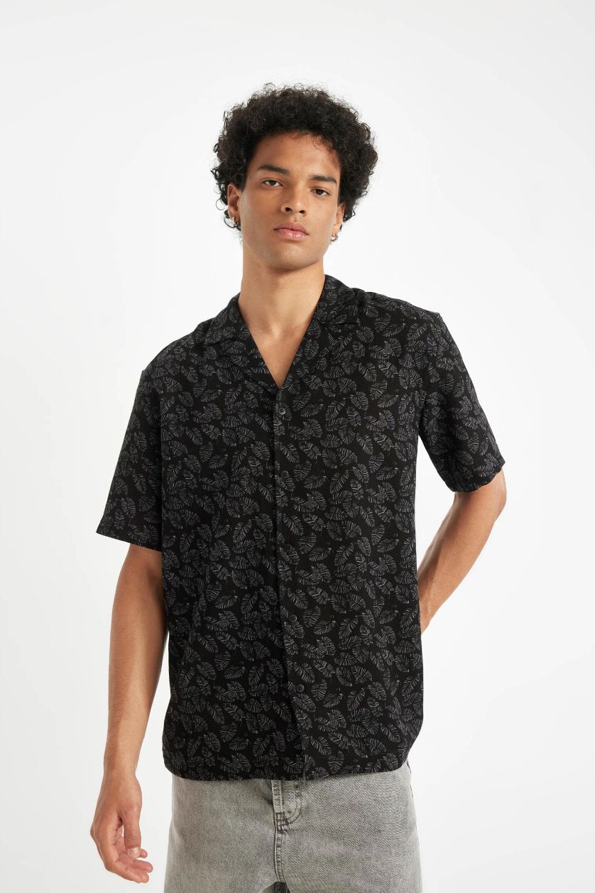 Erkek Siyah Regular Fıt Apaş Yaka Floral Poplin Kısa Kollu Gömlek