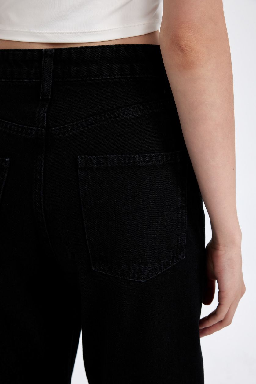 Kadın Siyah Kısa Geniş Paça Yüksek Bel Crop Jean Pantolon