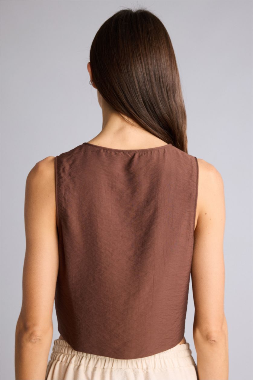 Әйелдерге Қоңыр Cropped Fit V жағалы кринкл мата жеңсіз блузка