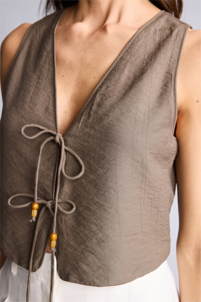 Әйелдерге Сұр Cropped Fit V жағалы кринкл мата жеңсіз блузка