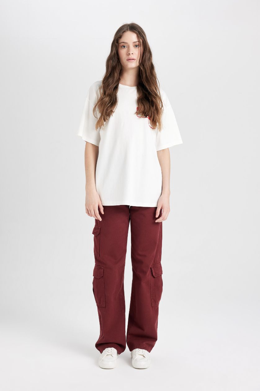 نساء اوف وايت تيشيرت نص كم مطبوع واسع برقبة مستديرة