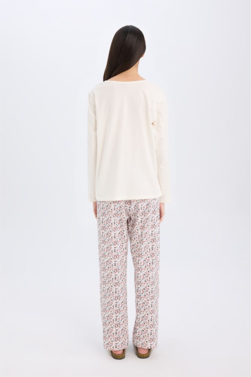 حريمي زهري فاتح طقم بيجاما محبوك قصة عادية كم طويل - قطعتين