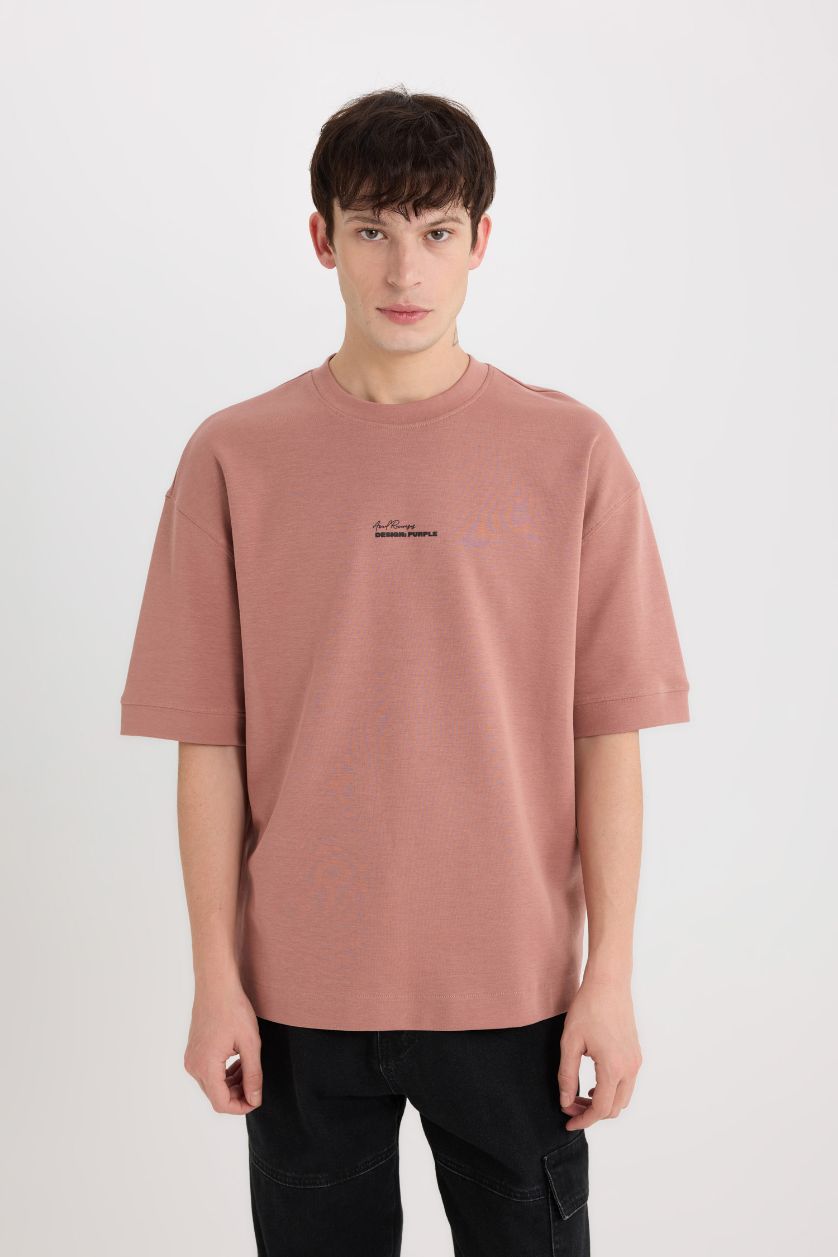 Мужчины Темно-розовый Футболка loose fit с круглым вырезом и лозунгом