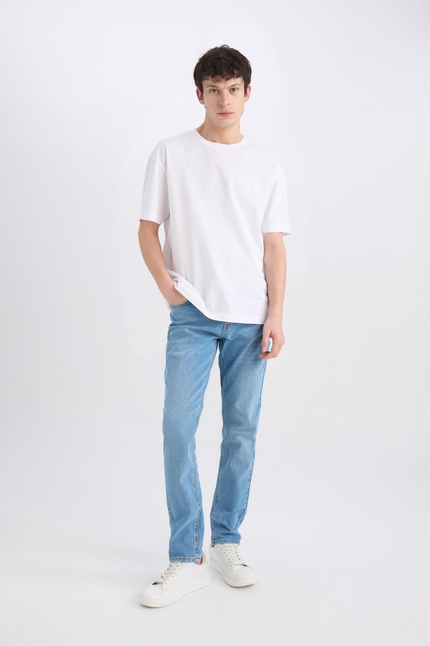 رجال أزرق فاتح بنطرون جينز بيدرو سليم فيت