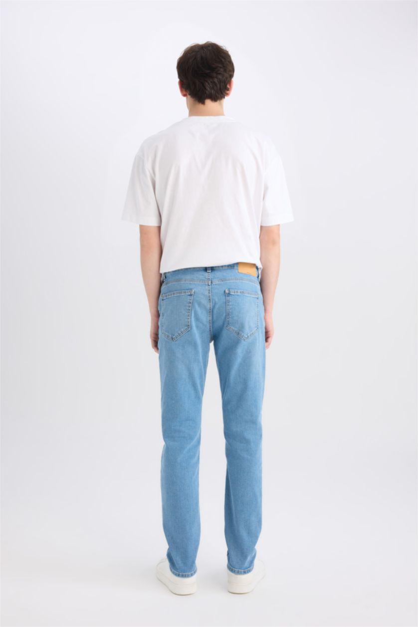 رجال أزرق فاتح بنطرون جينز بيدرو سليم فيت