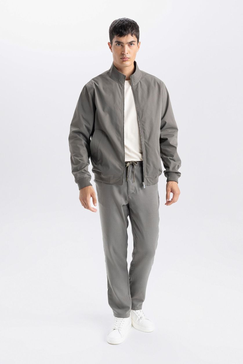 Erkek Haki Yazlık Jogger Pantolon Slim Fit Dar Kesim Beli Bağcıklı Cepli Düz Paça