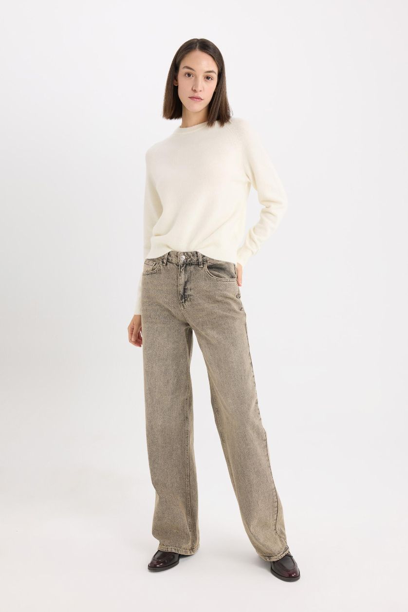 FEMME Écru Pull en tricot doux à col rond et manches longues Coupe régulière