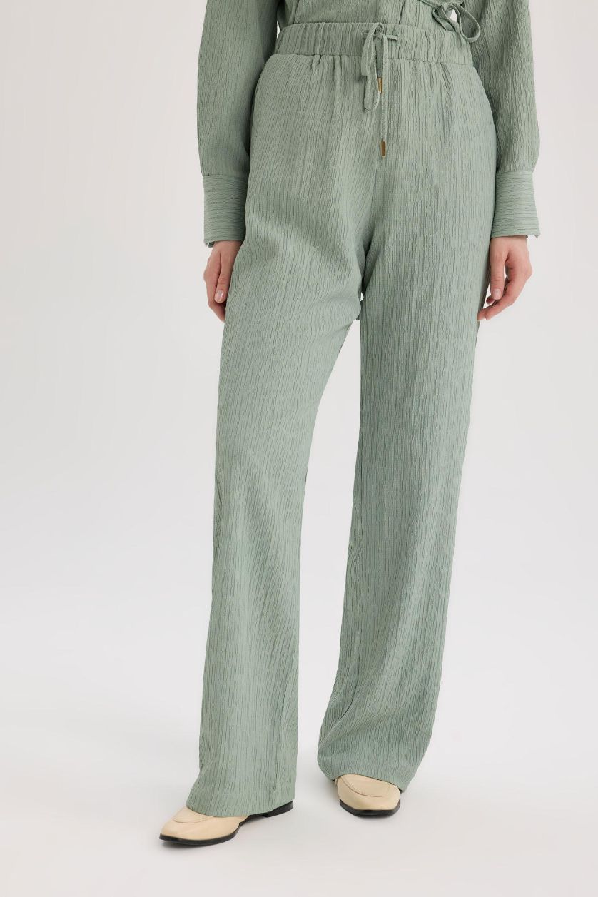 Kadın Açık Yeşil Straıght Fıt Standart Paça Krinkıl Kumaş Pantolon