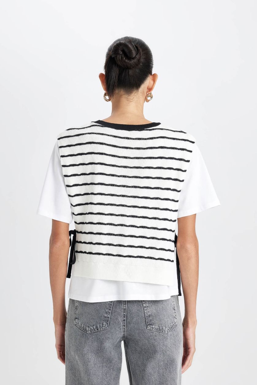 Kadın Ekru Regular Fit Bisiklet Yaka Çizgili Yan Bağcıklı Süveter