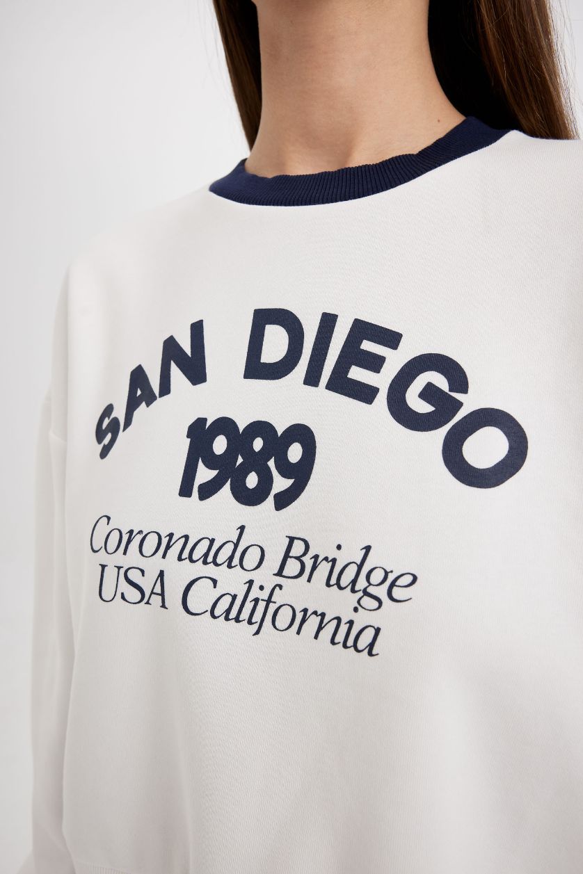 Woman Ecru Boxy Fit Printed Thick Casual Sweatshirt