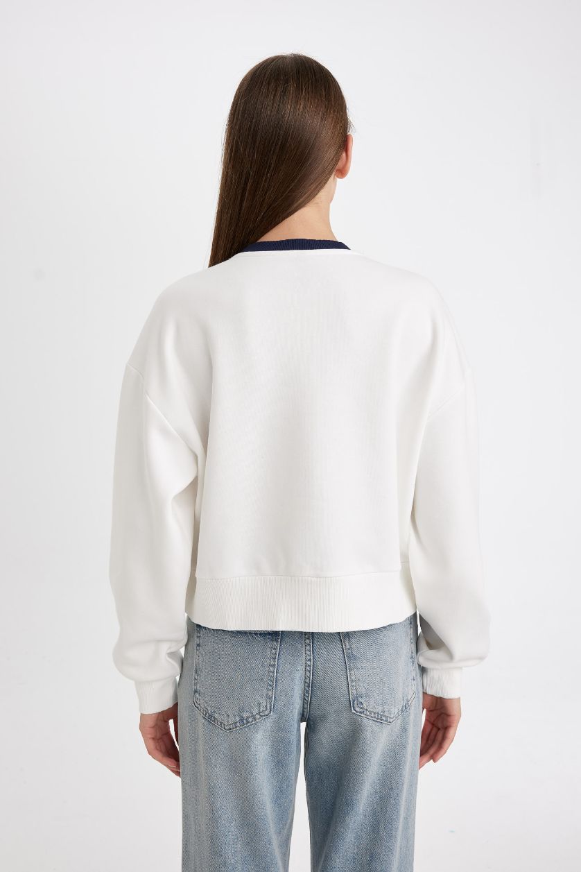 Woman Ecru Boxy Fit Printed Thick Casual Sweatshirt