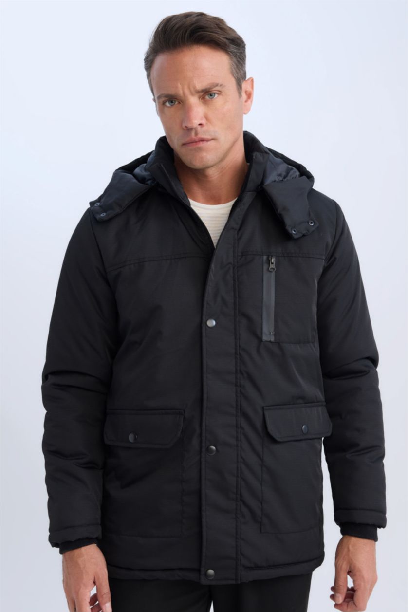 Erkek Siyah Su İtici Kapüşonlu Fermuarlı Çıtçıt Kapamalı Cepli Tafta Mont