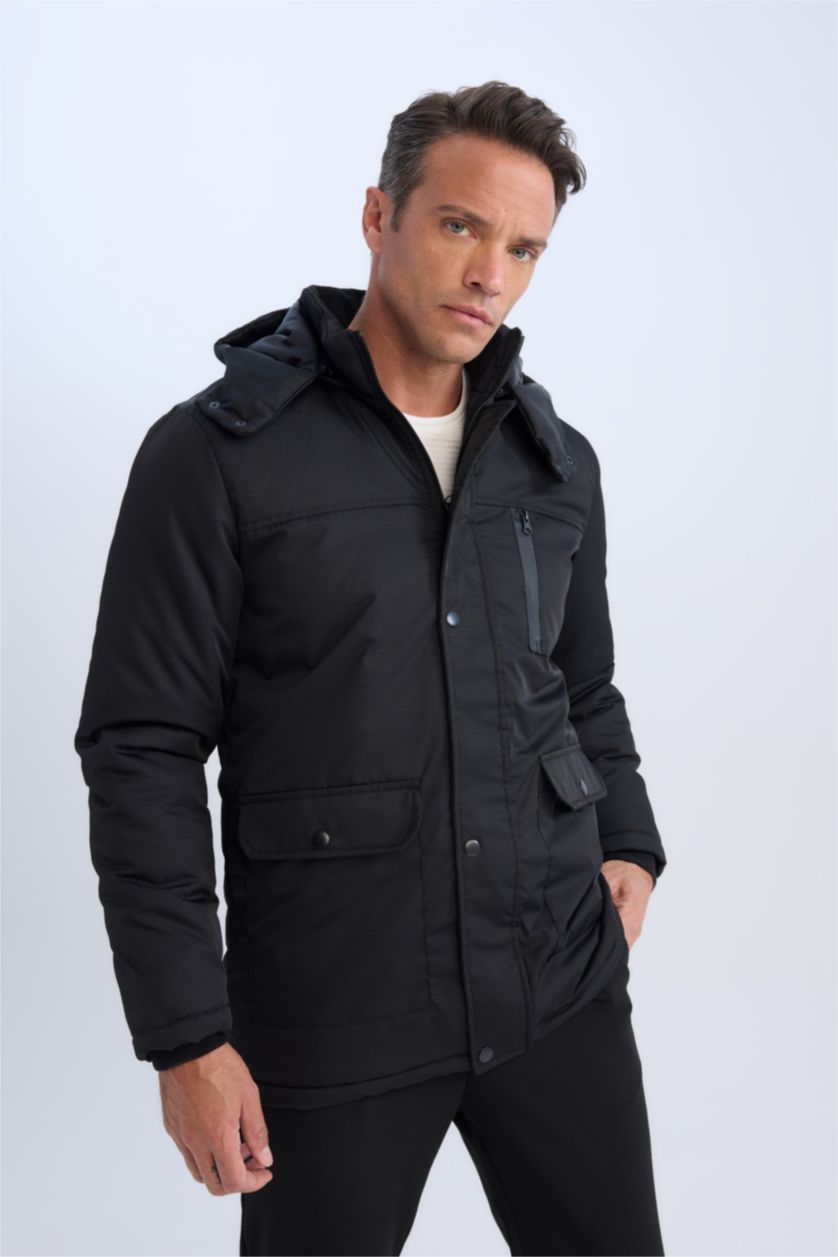 Erkek Siyah Su İtici Kapüşonlu Fermuarlı Çıtçıt Kapamalı Cepli Tafta Mont
