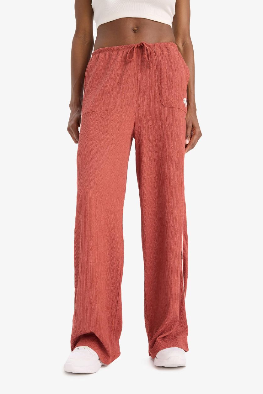 Kadın Açık Bordo NBA New York Knicks Wide Leg Geniş Paça Çift Cepli Geniş Paça Standart Boy Krinkıl İnce Pantolon