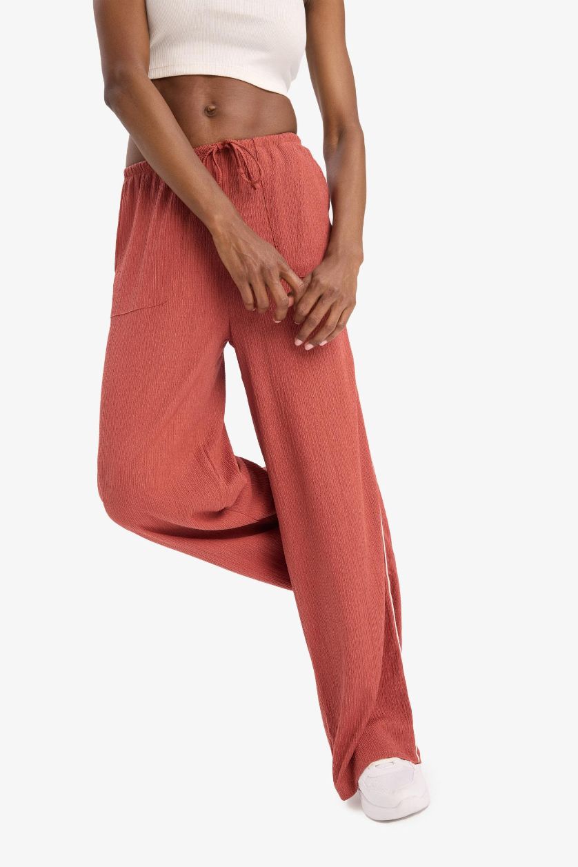 Kadın Açık Bordo NBA New York Knicks Wide Leg Geniş Paça Çift Cepli Geniş Paça Standart Boy Krinkıl İnce Pantolon