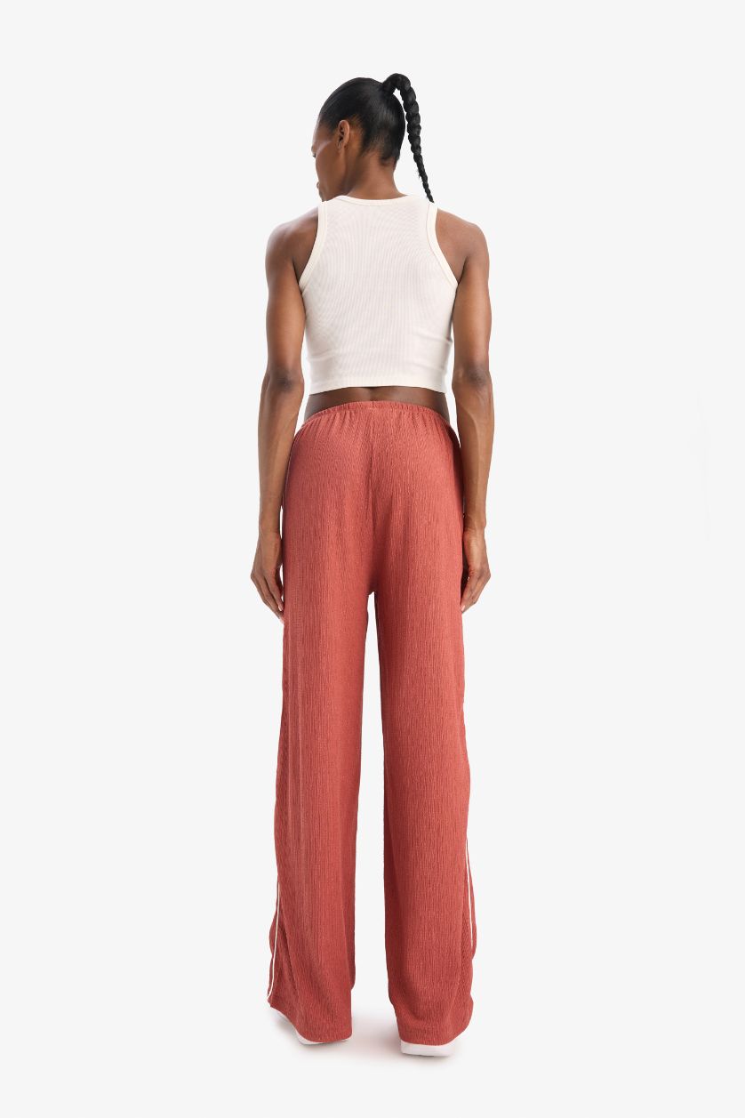 Kadın Açık Bordo NBA New York Knicks Wide Leg Geniş Paça Çift Cepli Geniş Paça Standart Boy Krinkıl İnce Pantolon