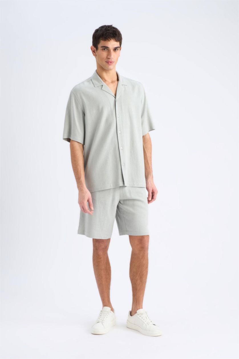 رجال كاكي فاتح شورت قصة مريحة من مزيج الكتان