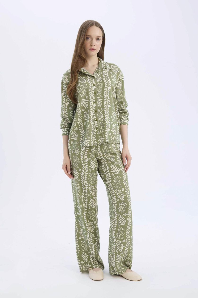 FEMME Kaki Pantalon droit à coupe régulière