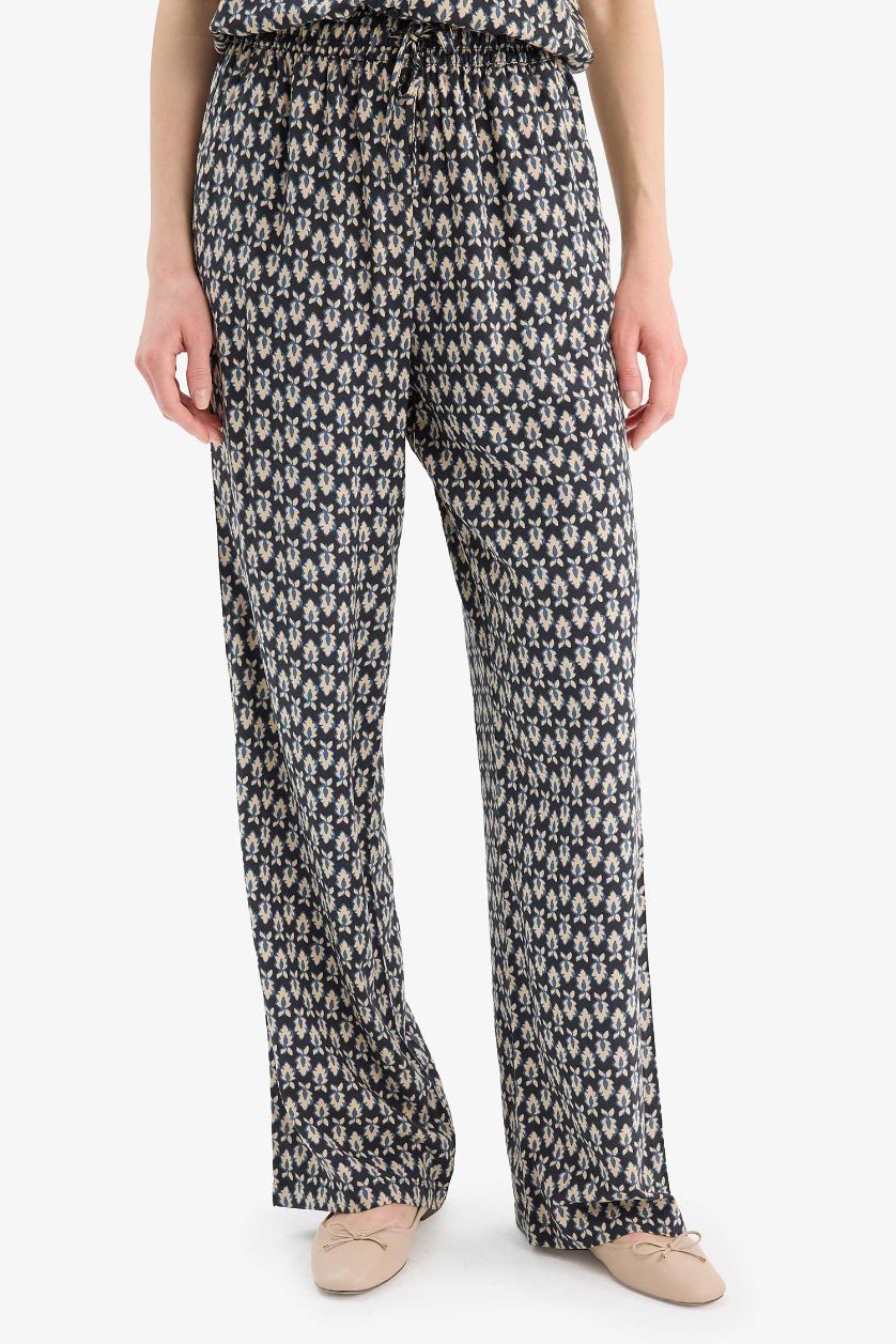 نساء كحلي بنطرون قصة عادية ورجل عادي