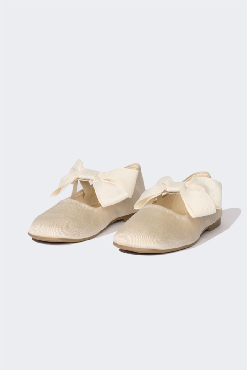 GIRLS & TEENS White Girl Flat Sole Sandals