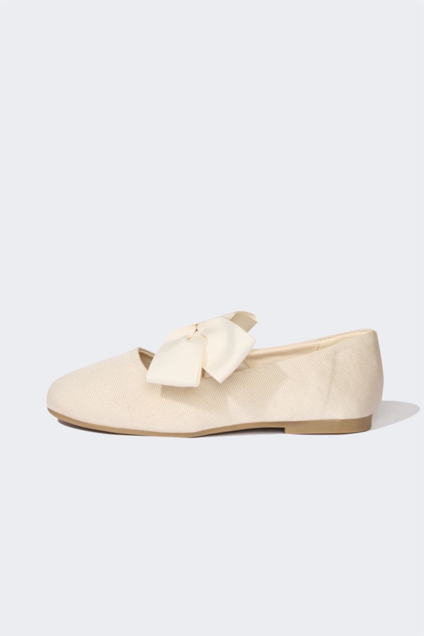 GIRLS & TEENS White Girl Flat Sole Sandals