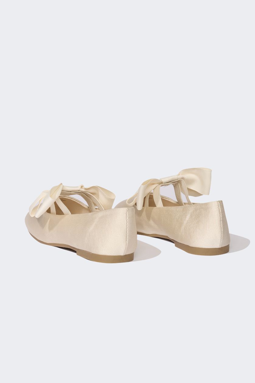 GIRLS & TEENS White Girl Flat Sole Sandals