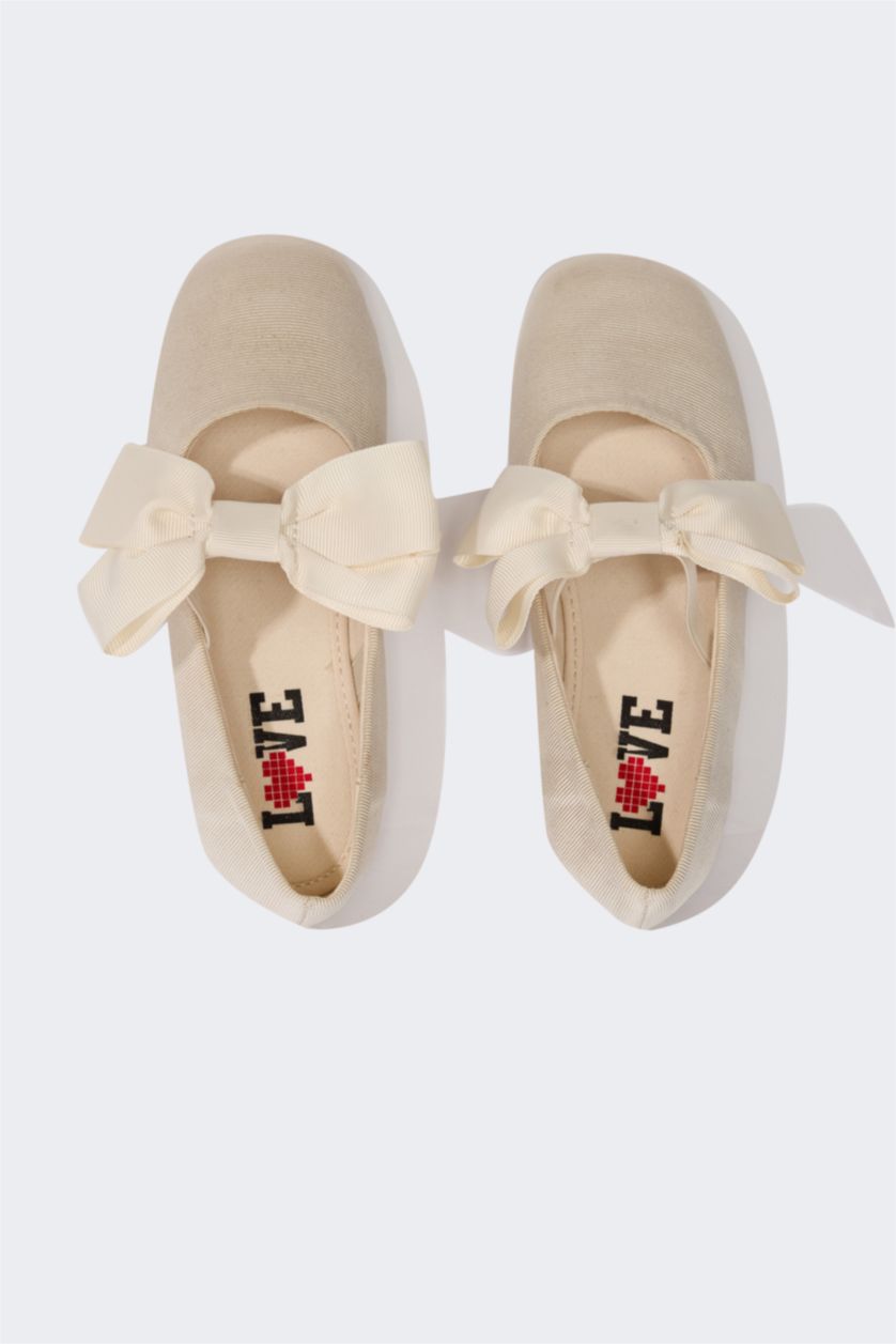 GIRLS & TEENS White Girl Flat Sole Sandals