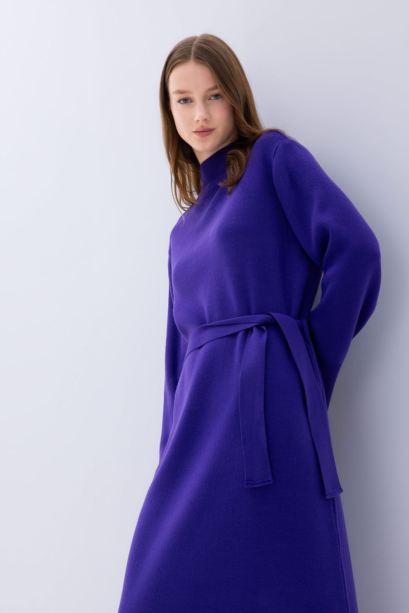 FEMME Violet Robe longue en tricot à manches longues et demi-col roulé Coupe régulière à taille nouée