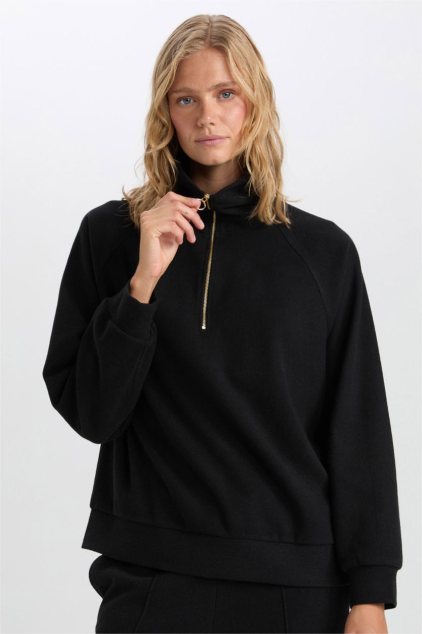 Kadın Siyah Regular Fit Yarım Fermuarlı Dik Yaka Basic Düz Sweatshirt
