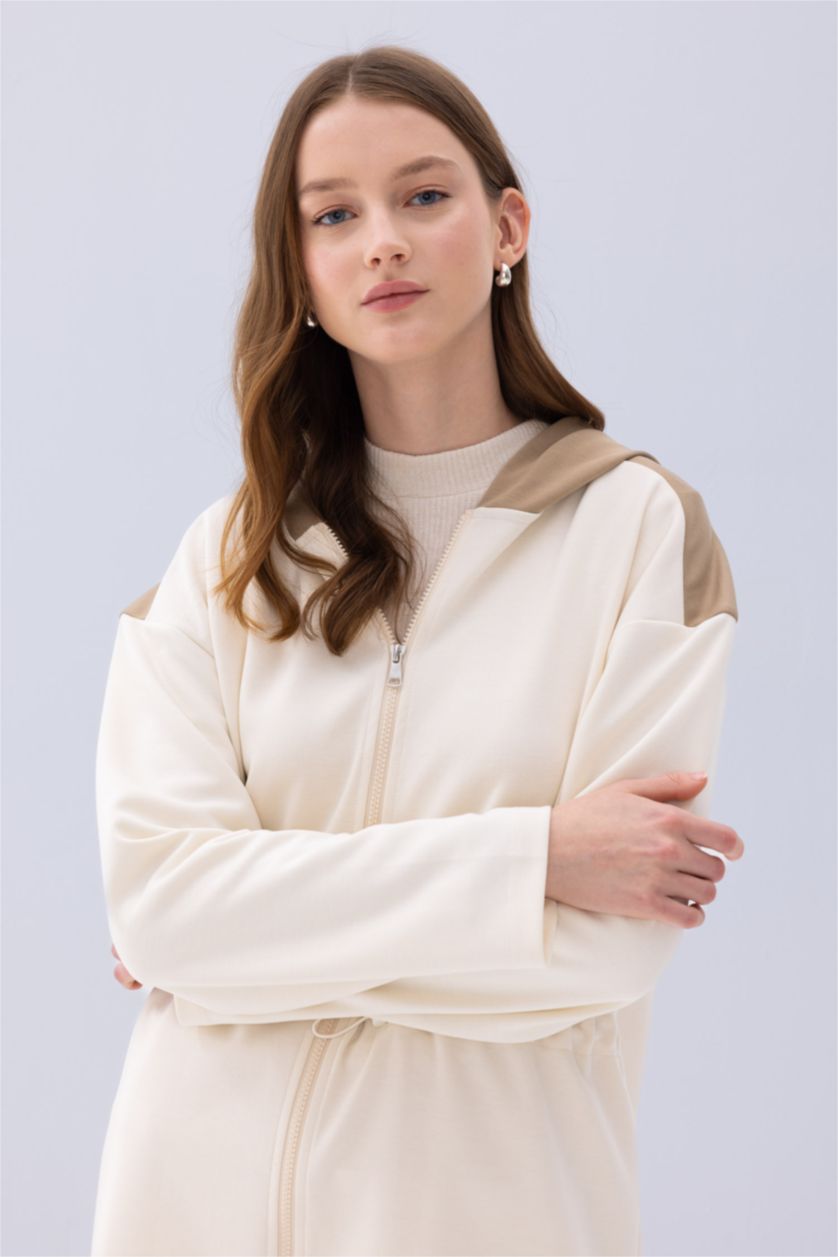 حريمي بيج فاتح سويت شيرت قصة مريحة بكابيشون بسوسته