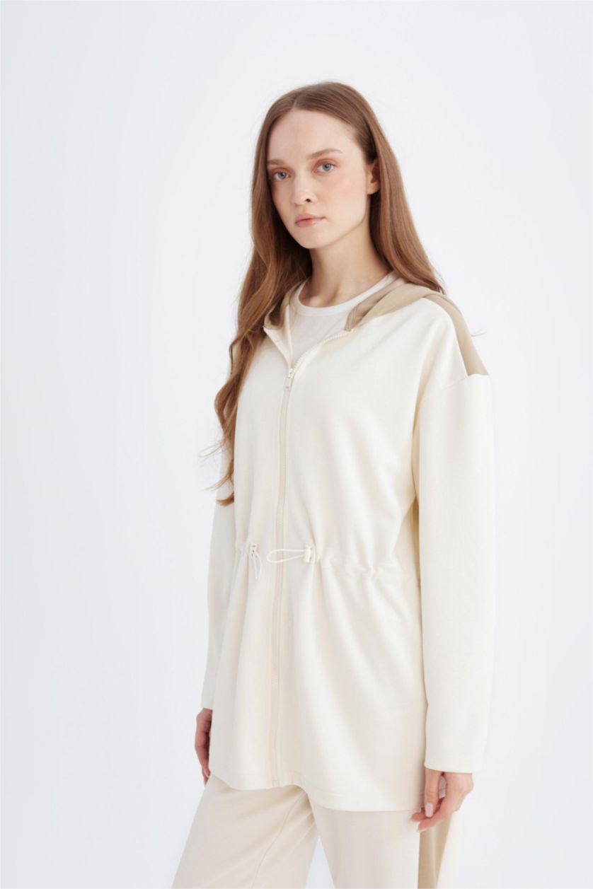 حريمي بيج فاتح سويت شيرت قصة مريحة بكابيشون بسوسته