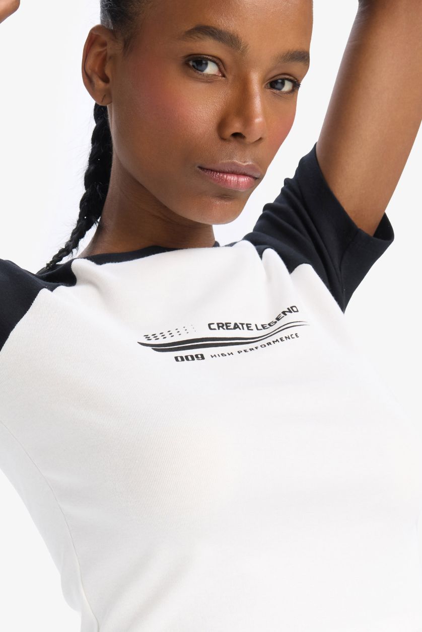 Kadın Ekru Slim Fit Dar Kesim Bisiklet Yaka Baskılı Sporcu Ribana Kısa Kollu Tişört