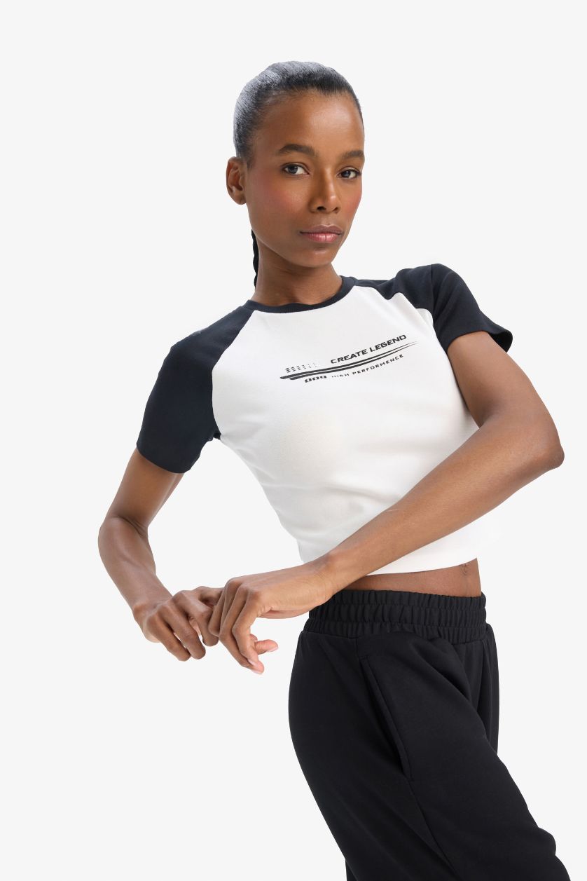 Kadın Ekru Slim Fit Dar Kesim Bisiklet Yaka Baskılı Sporcu Ribana Kısa Kollu Tişört