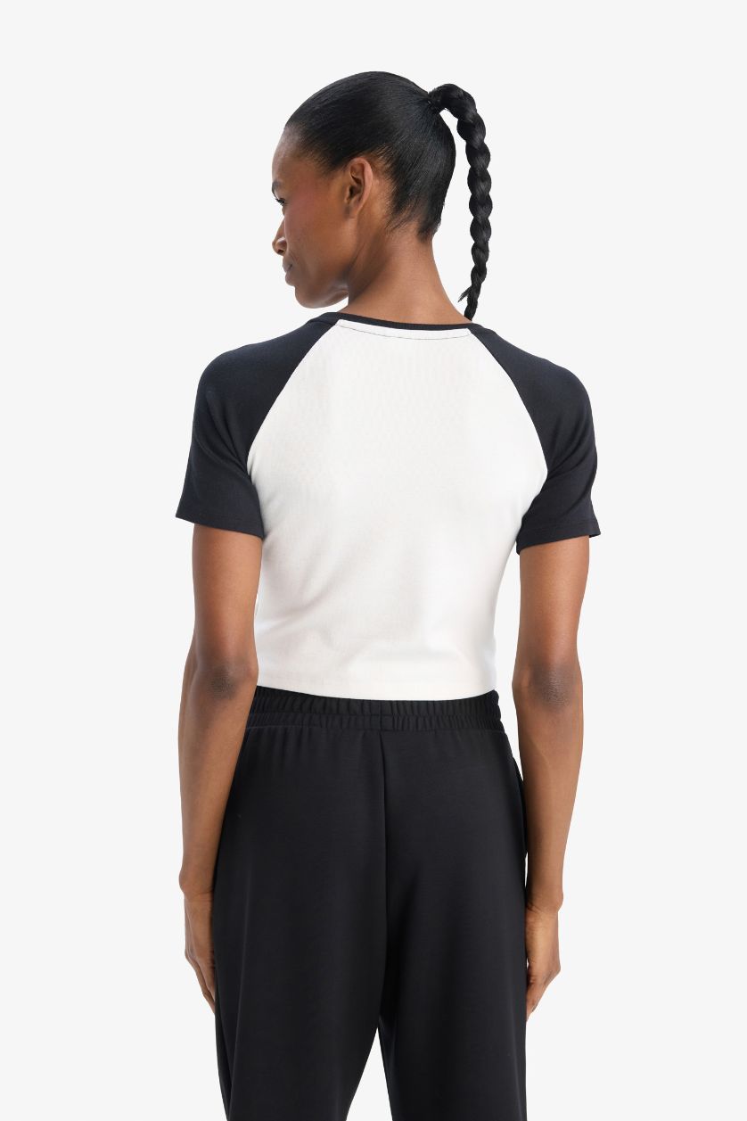 Kadın Ekru Slim Fit Dar Kesim Bisiklet Yaka Baskılı Sporcu Ribana Kısa Kollu Tişört