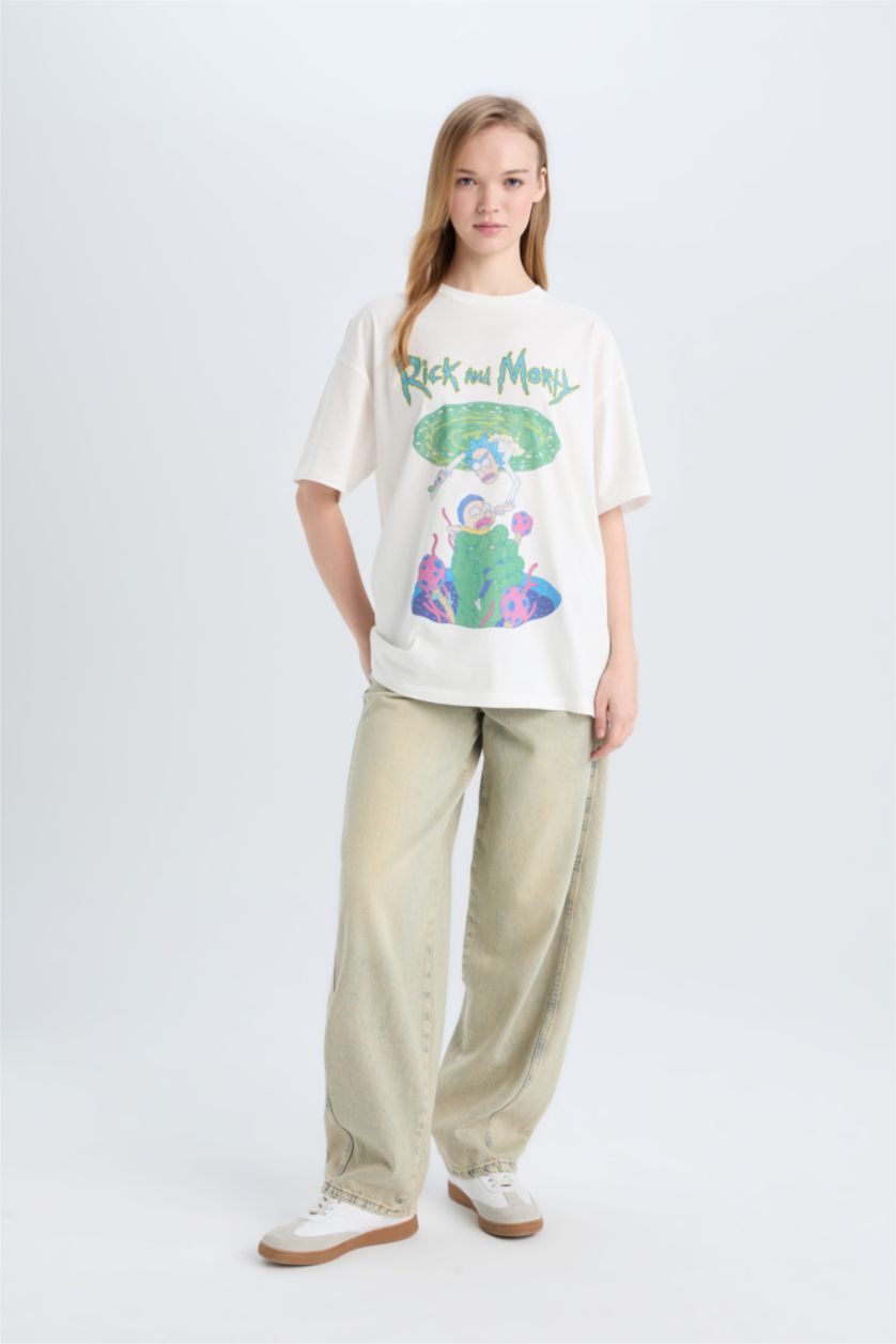 Kadın Kırık Beyaz Rick and Morty Oversize Geniş Kalıp Bisiklet Yaka Baskılı Kısa Kollu Tişört