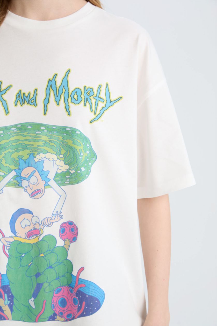 Kadın Kırık Beyaz Rick and Morty Oversize Geniş Kalıp Bisiklet Yaka Baskılı Kısa Kollu Tişört