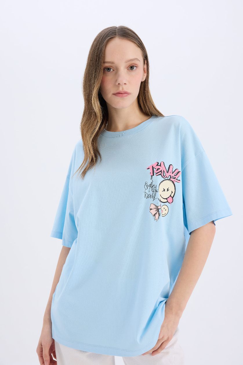 Kadın Açık Mavi SmileyWorld Oversize Geniş Kalıp Bisiklet Yaka Sırt Baskılı Kısa Kollu Tişört