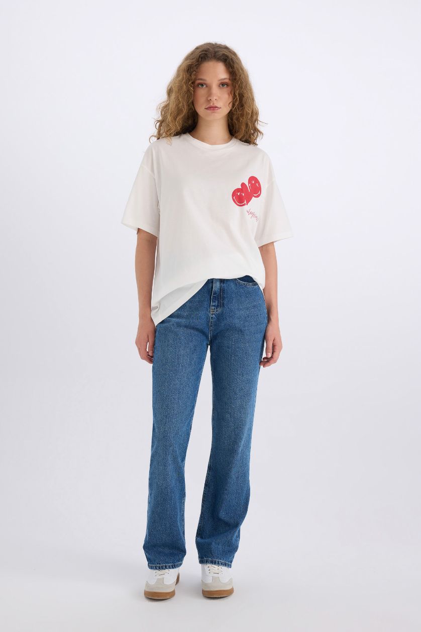 Kadın Kırık Beyaz SmileyWorld Oversize Geniş Kalıp Bisiklet Yaka Sırt Baskılı Kısa Kollu Tişört