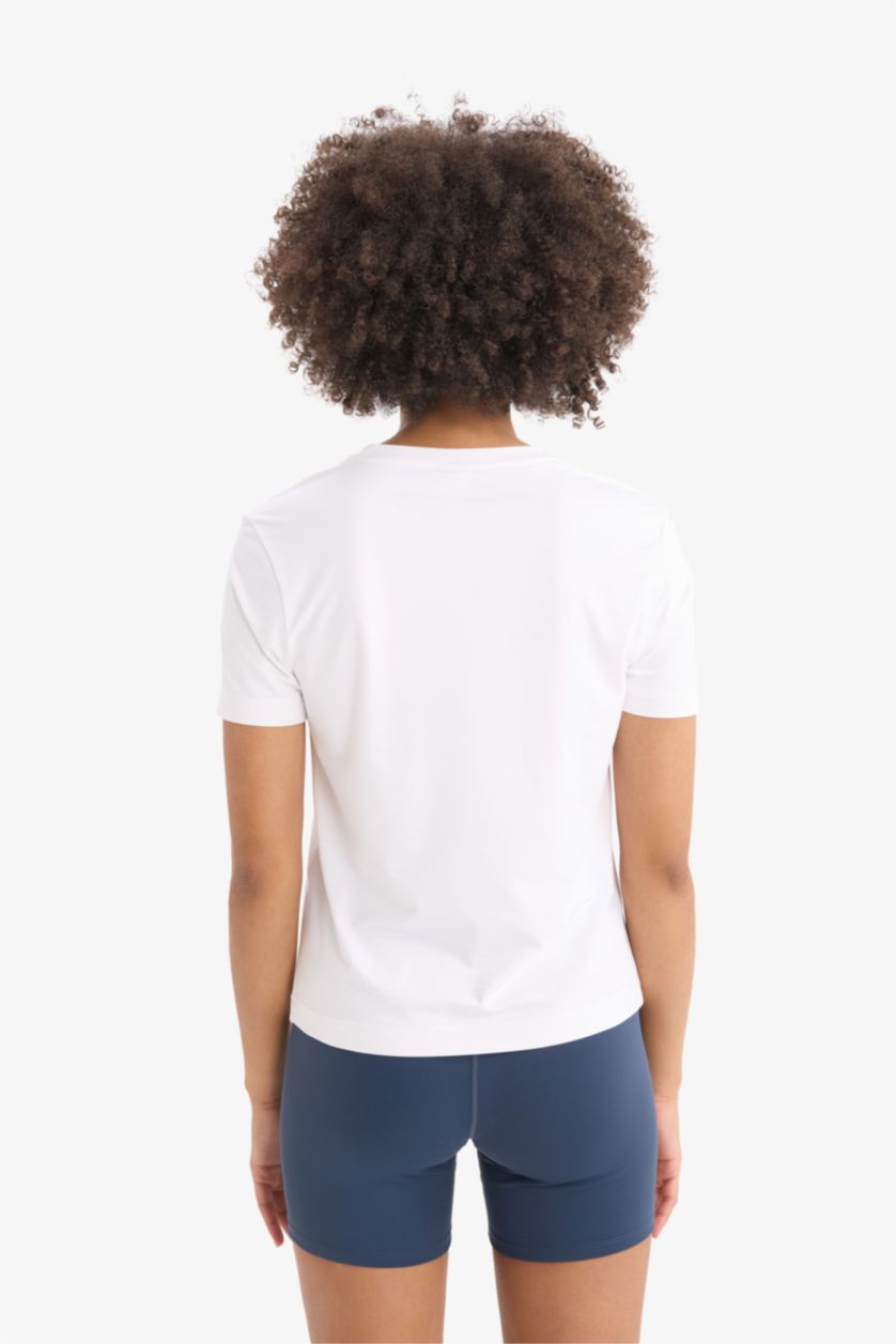 Kadın Beyaz Oversize Geniş Kalıp Bisiklet Yaka Baskılı Sporcu Kısa Kollu Tişört