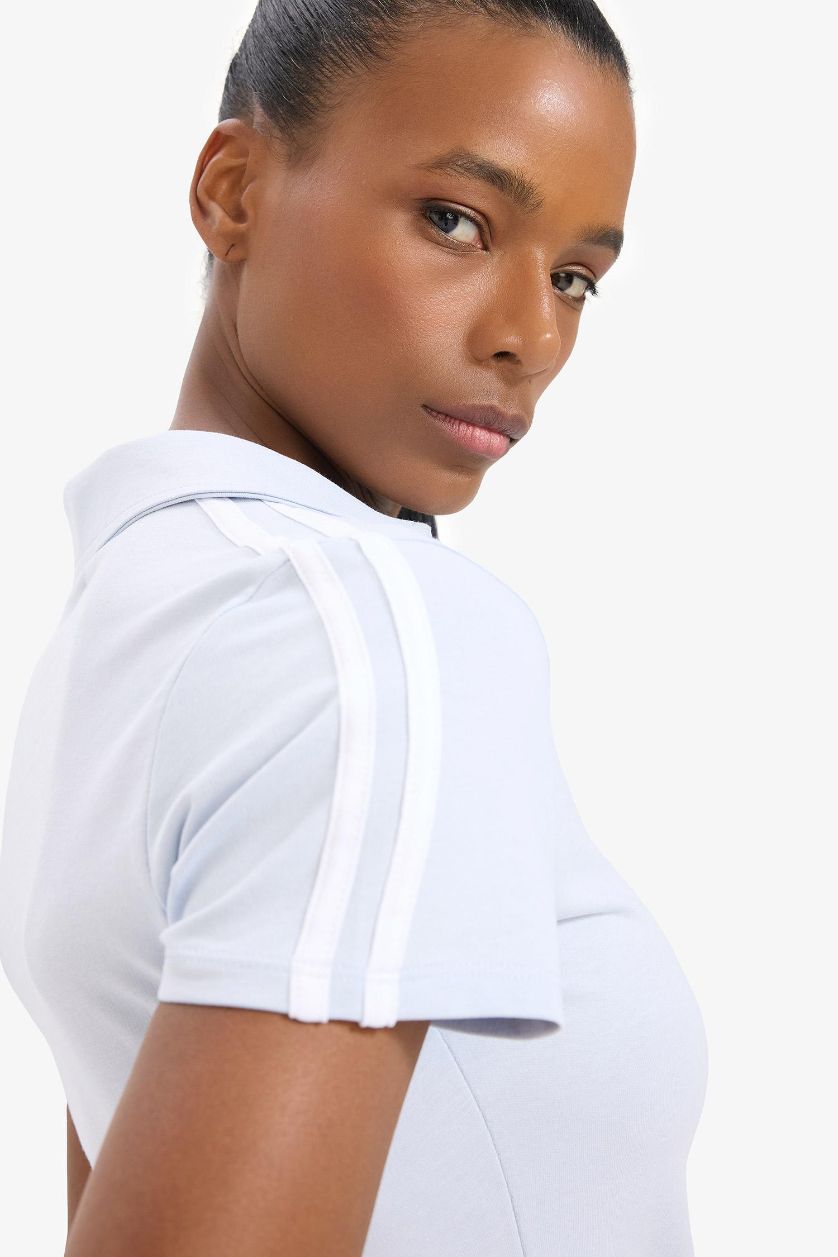 Kadın Açık Mavi Slim Fit Dar Kesim Polo Yaka Baskılı Sporcu Kısa Kollu Tişört