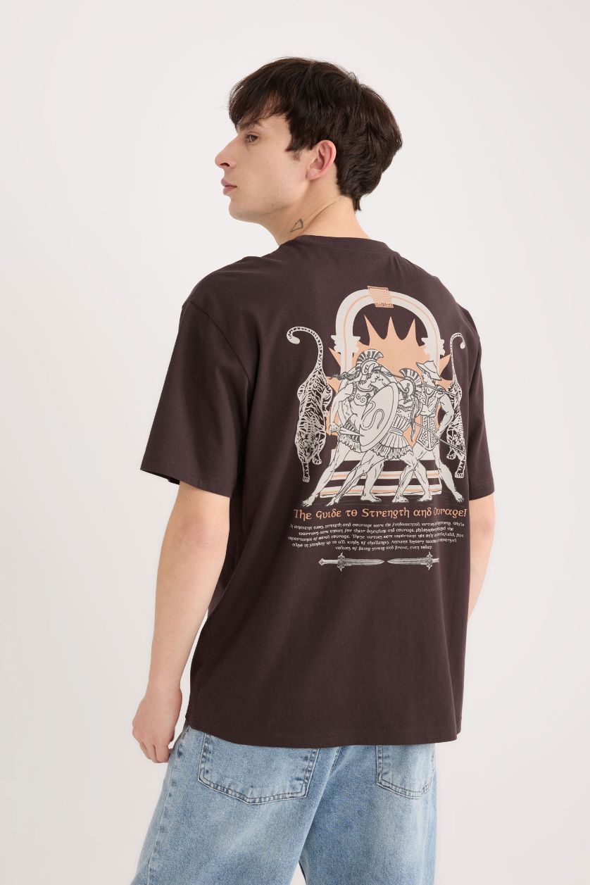 Erkek Kahve %100 Pamuk Boxy Fit Bisiklet Yaka Sırt Baskılı Kısa Kollu Tişört