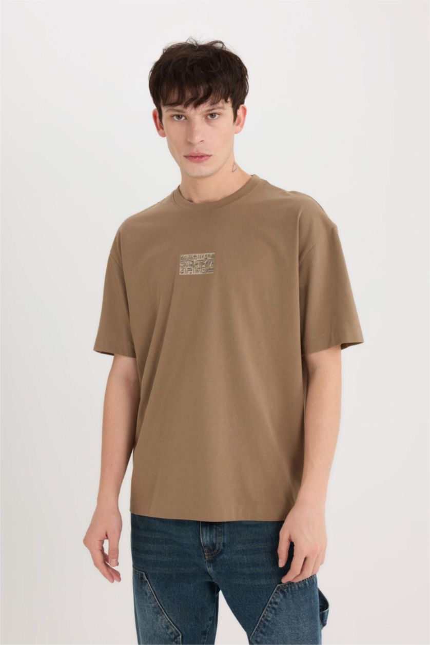 Man Light Brown Oversiz Fit Crew Neck Back Printed T-Shirt